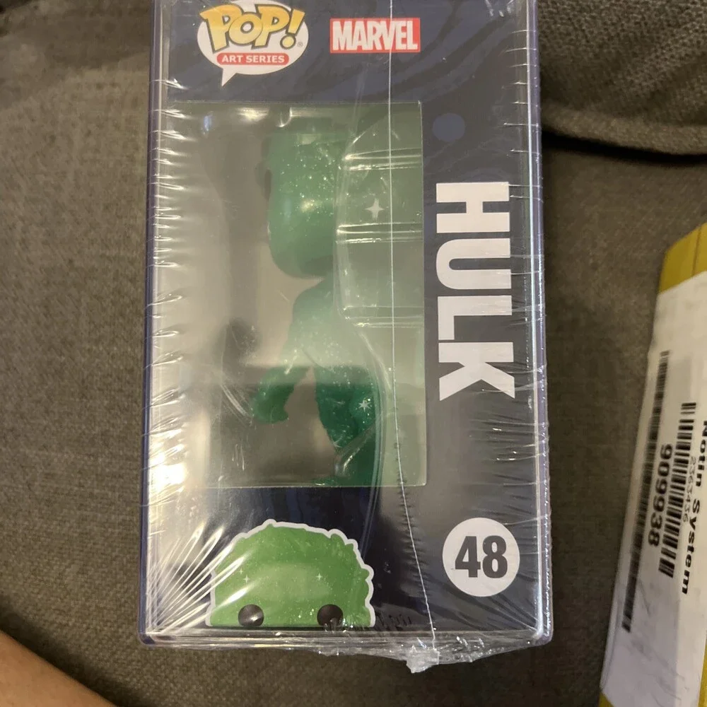 MINT Hulk Artist Series Funko Pop Figure #48 & Hard Protector Art Series - Picture 3 of 3